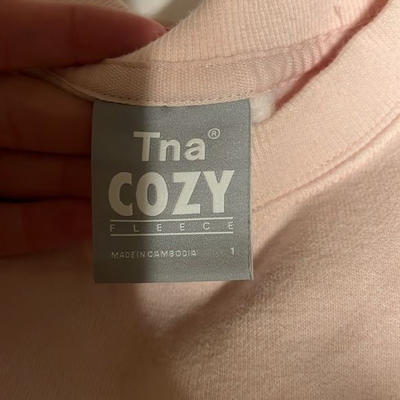 Baby pink Aritzia Cozy set - Picture 4 of 5